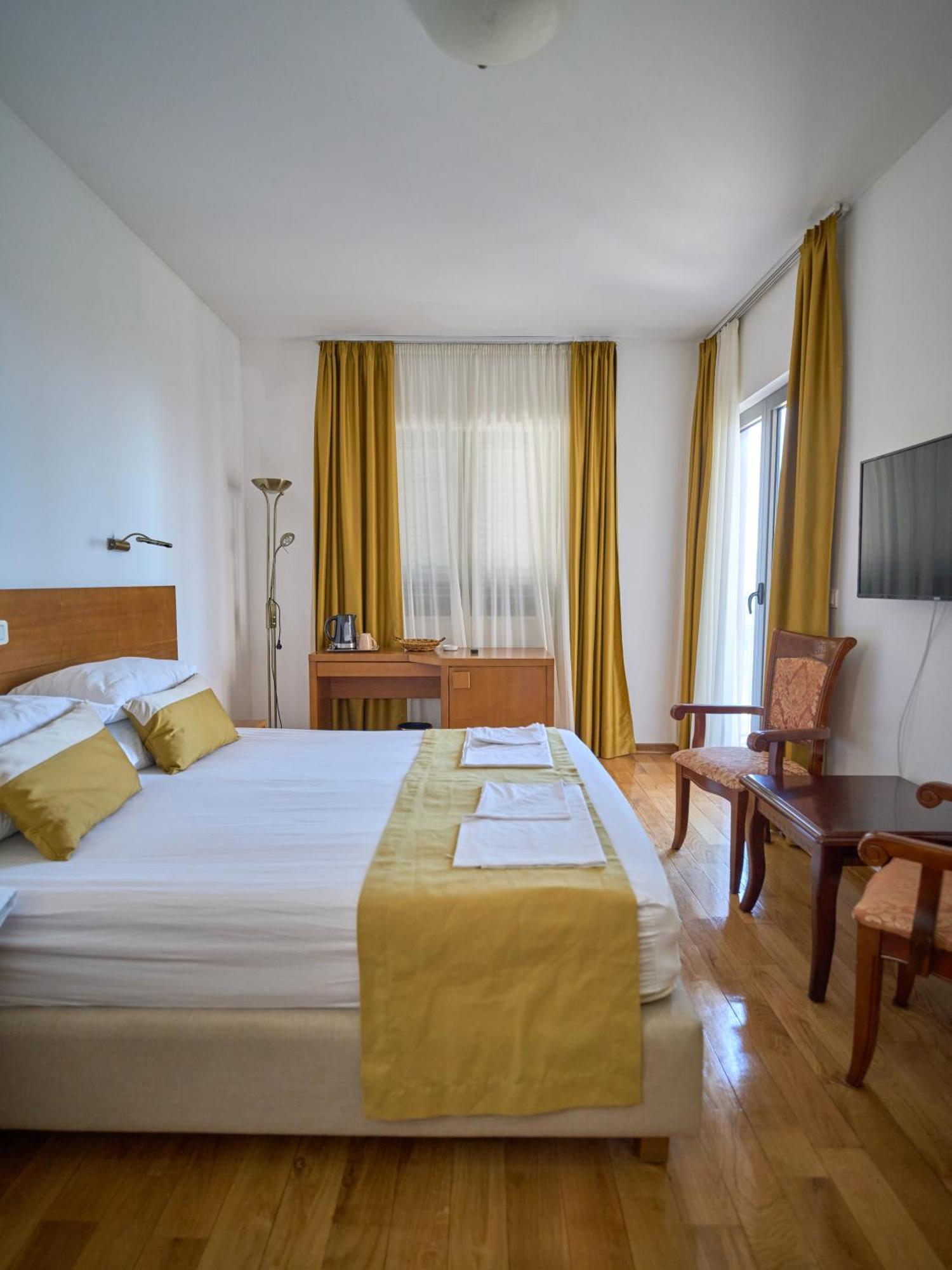 Hotel Petrovac Exteriér fotografie