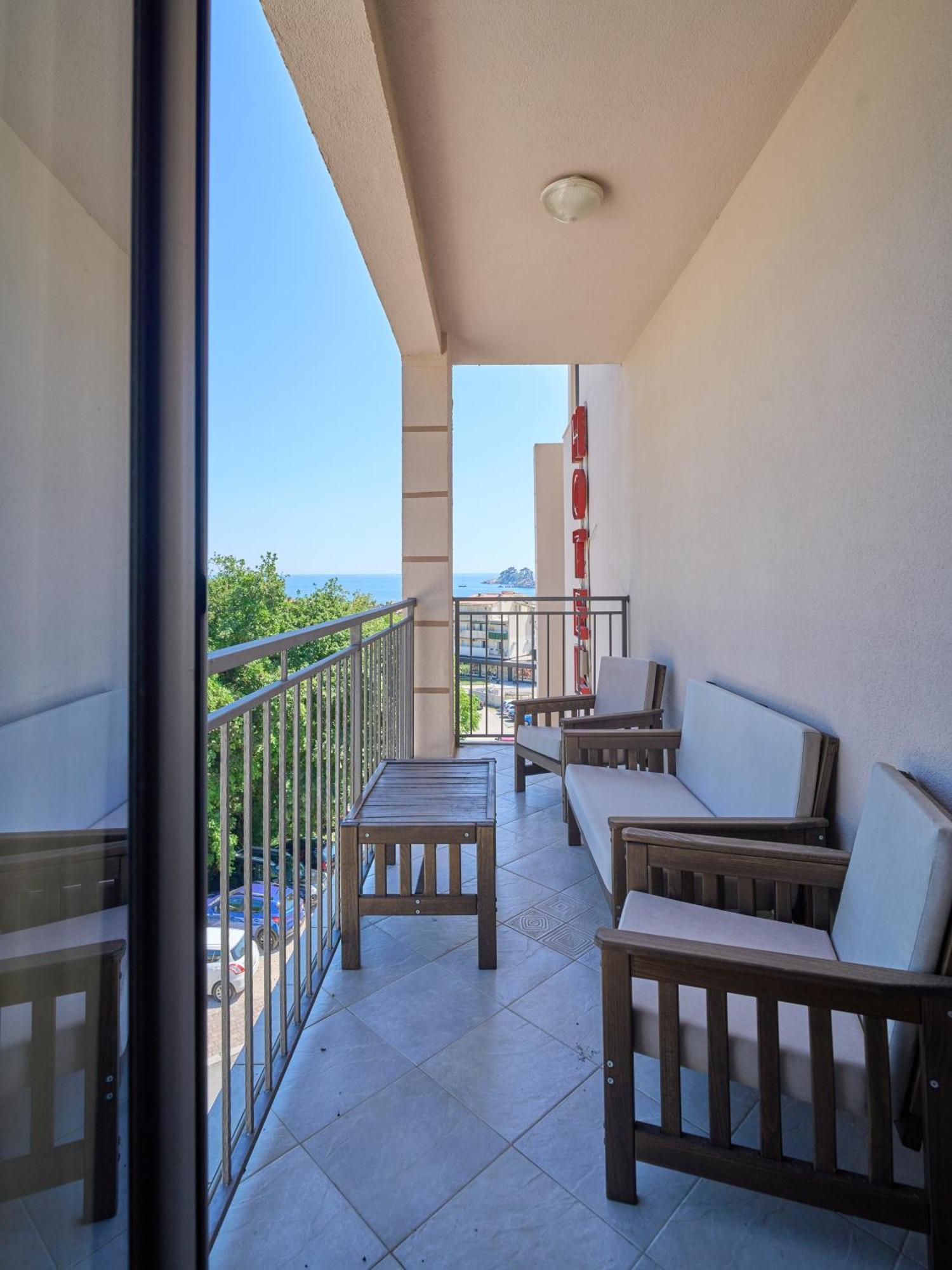 Hotel Petrovac Exteriér fotografie