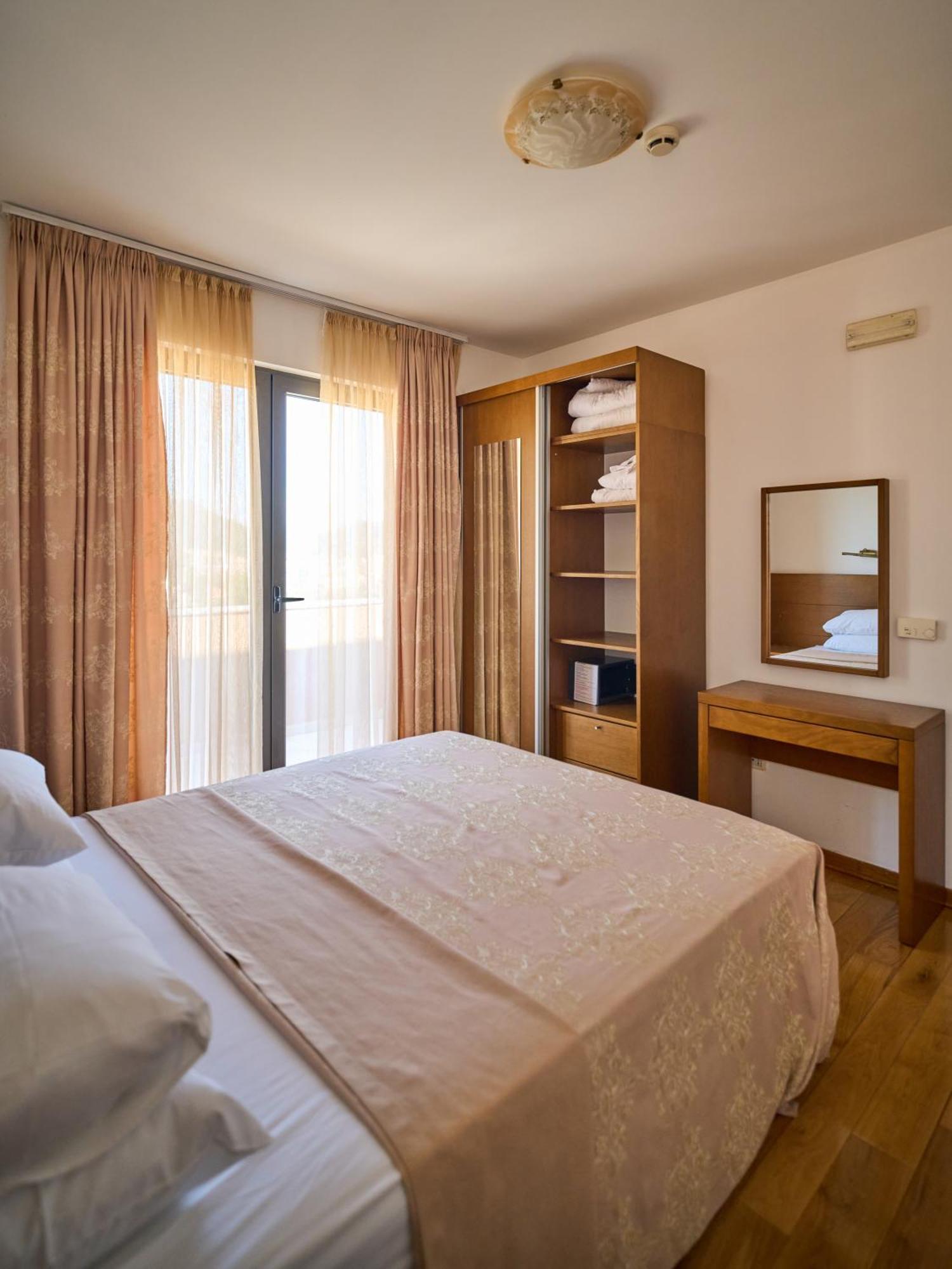 Hotel Petrovac Exteriér fotografie
