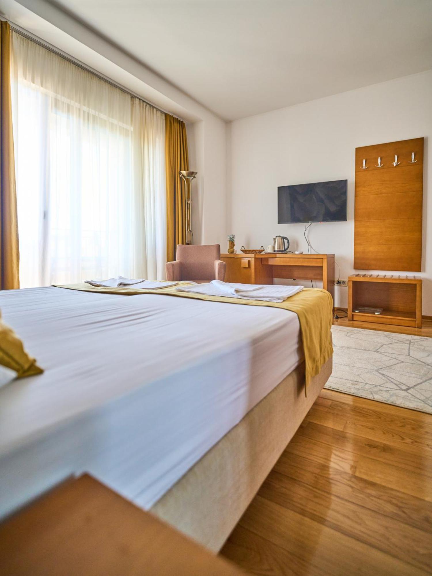 Hotel Petrovac Exteriér fotografie