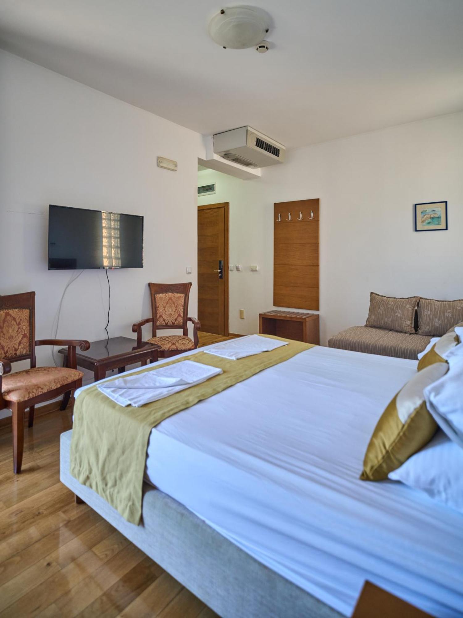 Hotel Petrovac Exteriér fotografie